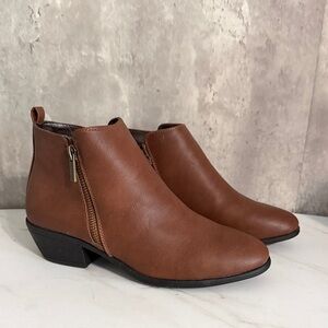 Toetos Brown Ankle Boots sz 7.5